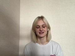 ZadaSteitzer - blond female webcam at xLoveCam