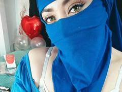 Kelynda - female with black hair webcam at xLoveCam