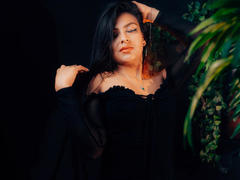ZaiiraFox - female with black hair and  big tits webcam at xLoveCam