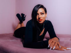 ZaiiraFox - female with black hair and  big tits webcam at xLoveCam