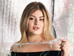 ZannaDreil - female with brown hair and  big tits webcam at xLoveCam