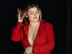 ZannaDreil - blond female webcam at xLoveCam