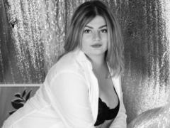 ZannaDreil - blond female webcam at xLoveCam
