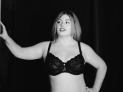 ZannaDreil - female with brown hair and  big tits webcam at xLoveCam