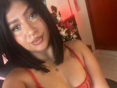 ZarayWhitMoreLove - female webcam at xLoveCam