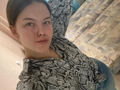 Zarry-hot - female with brown hair webcam at xLoveCam