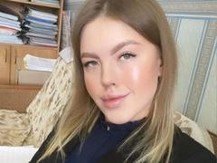 Zarry-hot - female with brown hair webcam at xLoveCam