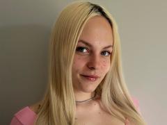 ZayaIzBack - blond female with  big tits webcam at xLoveCam