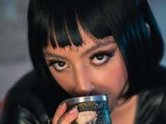 Zdiablaz - female with black hair and  small tits webcam at xLoveCam