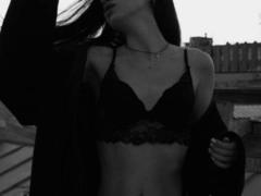 ZettaNetzley - female with black hair webcam at xLoveCam