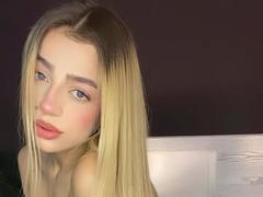 ZhaaviaMoon - blond female with  big tits webcam at xLoveCam