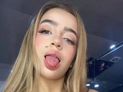 ZhaaviaMoon - blond female with  big tits webcam at xLoveCam