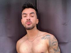 Zhion - male webcam at xLoveCam