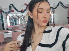 ZoeAvancini - female with black hair webcam at xLoveCam