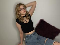 ZoeCrichton - blond female webcam at LiveJasmin