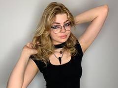 ZoeCrichton - blond female webcam at LiveJasmin