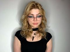 ZoeCrichton - blond female webcam at LiveJasmin