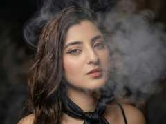 ZoeHillss - female with black hair webcam at xLoveCam