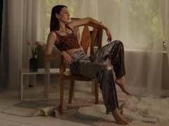 ZoeGill - female with brown hair and  big tits webcam at LiveJasmin