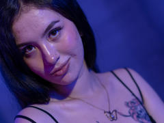 ZoeGill - female with brown hair and  big tits webcam at LiveJasmin