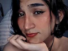 ZoeKiiss - shemale with black hair webcam at xLoveCam