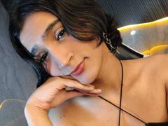 ZoeKiiss - shemale with black hair webcam at xLoveCam