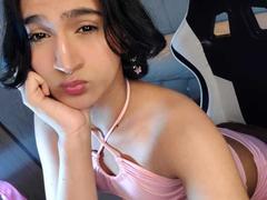 ZoeKiiss - shemale with black hair webcam at xLoveCam