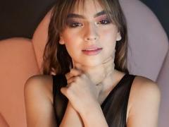 ZoeRusso - female with brown hair and  big tits webcam at xLoveCam