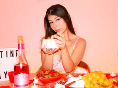 ZoeWinfrey - female with black hair webcam at LiveJasmin