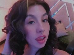 ZoeeMoreu - female webcam at xLoveCam