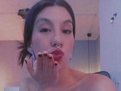 ZoeeMoreu - female webcam at xLoveCam