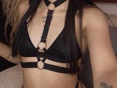 Zoeebm - female with black hair webcam at xLoveCam