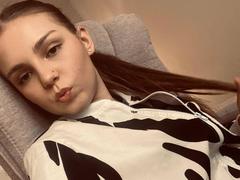 ZoieHurt from xLoveCam