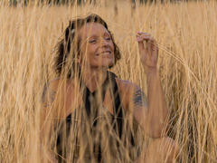 ZoraEnn-Official-hot - female with brown hair webcam at xLoveCam