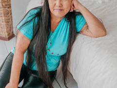 ZulfiyaBruce - female with black hair and  big tits webcam at LiveJasmin