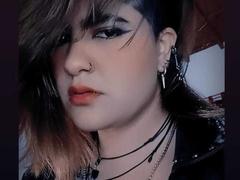 ZussanGravereign - female with brown hair and  big tits webcam at xLoveCam