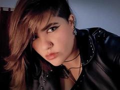 ZussanGravereign - female with brown hair and  big tits webcam at xLoveCam